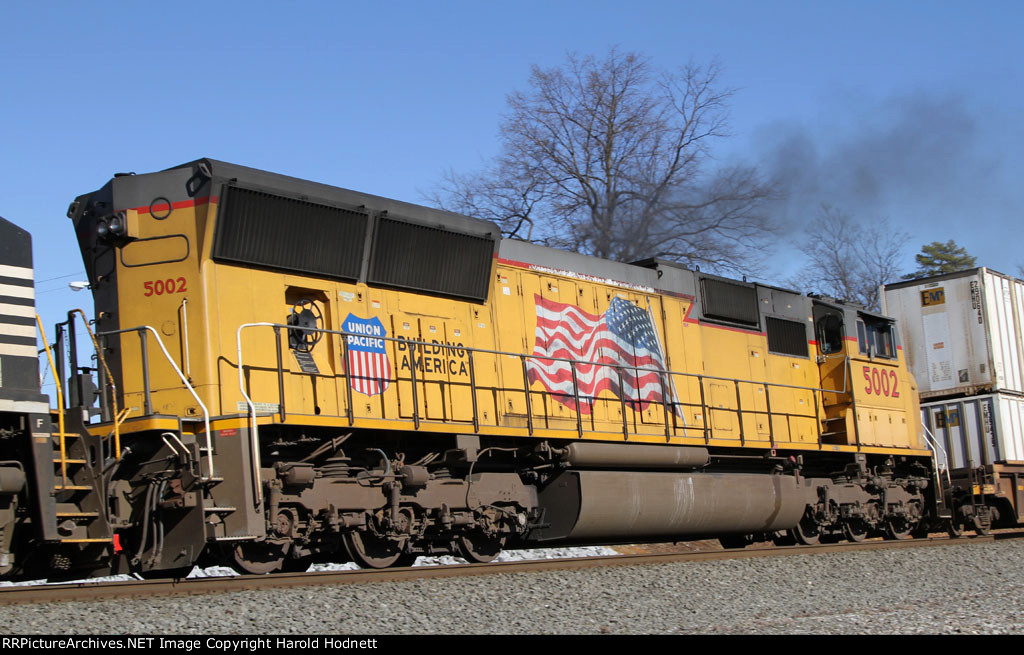 UP 5002 heads south on NS train 218